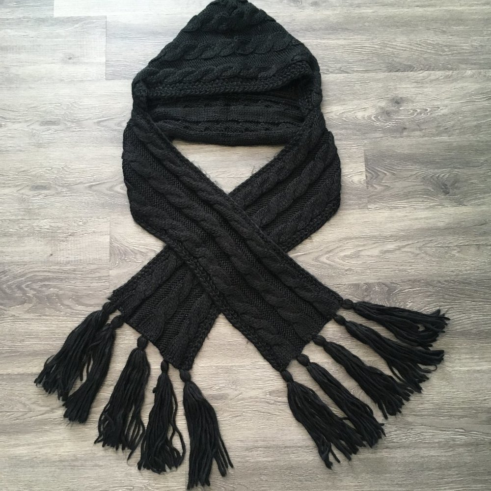 Hooded Chunky Black cable Knit Scarf